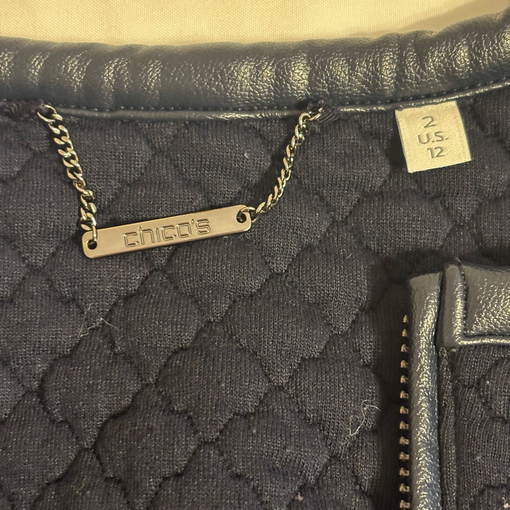 Chico’s Navy Quilted Zip Jacket Faux Leather Trim Size 2 (12) - Picture 2 of 8